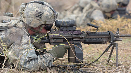 Karzai: "Estado Islámico fue solo una excusa para lanzar la madre de todas las bombas"