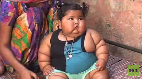 "Come como una niña de 10 años": La historia de una bebé de 8 meses que pesa 17 kilos (VIDEO)