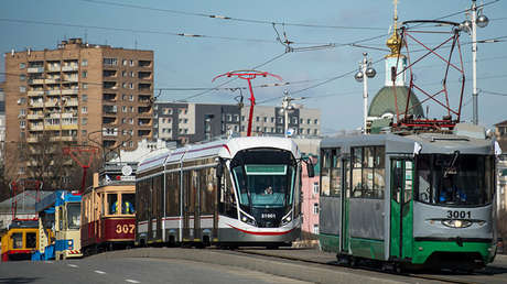 Espectacular desfile de tranvías antiguos en el centro de Moscú (IMÁGENES)