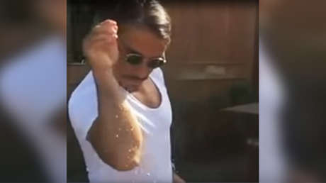 El 'Chico de la Sal' turco vota en el referéndum con su gesto viral (Foto)