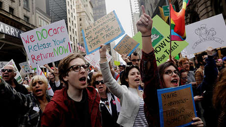 Trump acusa a los manifestantes que le exigen revelar sus impuestos de estar financiados