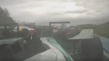 Terrorífico: Así fue el espeluznante accidente de un coche de carrera a todo gas 