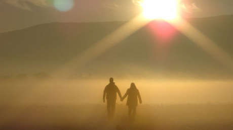 Secuestran al amigo de su hija y lo torturan con barras de hierro hirviendo por ser cristiano