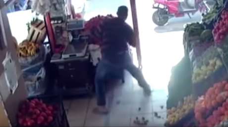 Ataca una frutería pero no esperaba una reacción así
