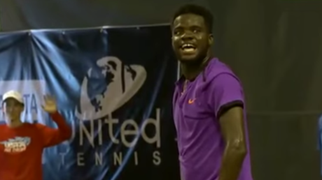 Unos extraños gemidos interrumpen un partido de tenis (+18)