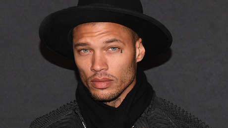 No le basta su belleza: Reino Unido deporta al criminal "más sexy"