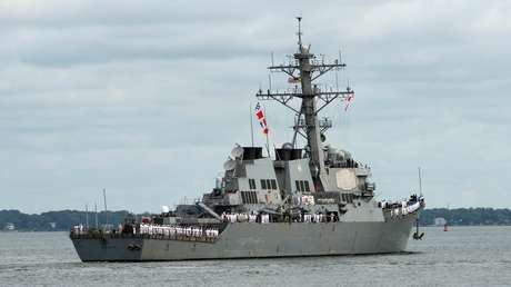 Un destructor de EE.UU. se acerca peligrosamente a un barco de guerra iraní en el golfo Pérsico