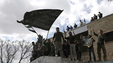 Terroristas del Estado Islámico y Al Qaeda buscan unir sus fuerzas