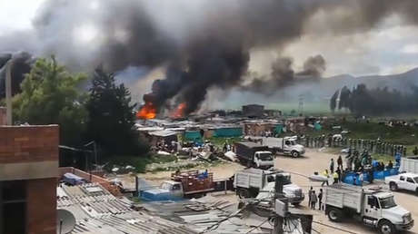 Un desalojo de un barrio de Bogotá acaba provocando un grave incendio