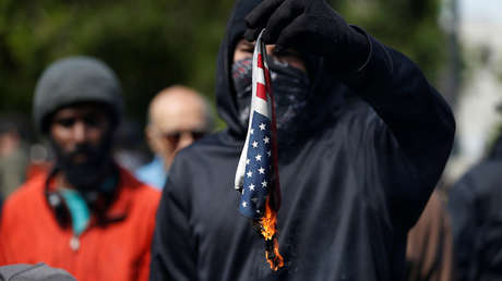 Asesora de Reagan: Tras 100 días de Trump como presidente, "Estados Unidos está muy desunido"