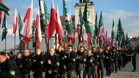 VIDEO: Antifascistas y ultranacionalistas se manifiestan paralelamente en Varsovia
