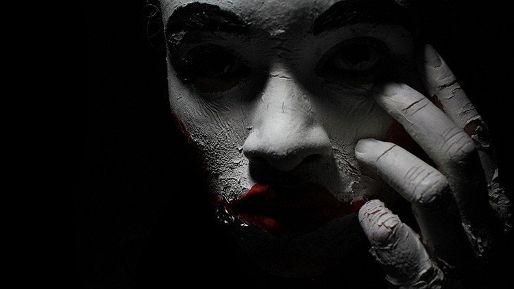 ¿Obra de Satán?: La foto de la ficha policial de una mujer con ojos 'diabólicos' se hace viral