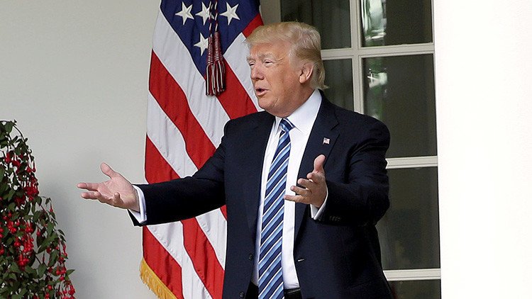 ¿Días contados? Miembros del Congreso mantienen conversaciones secretas para revocar a Trump