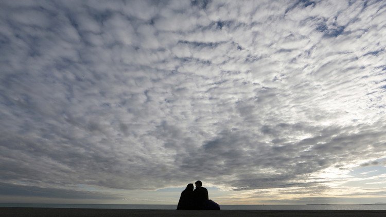 Una pareja viaja a París para un fin de semana romántico y la Policía detona su vehículo