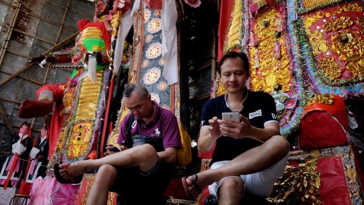 Devorando la Red: 'App' china desafía a WhatsApp, Facebook, Instagram, Skype, Paypal y Amazon juntos