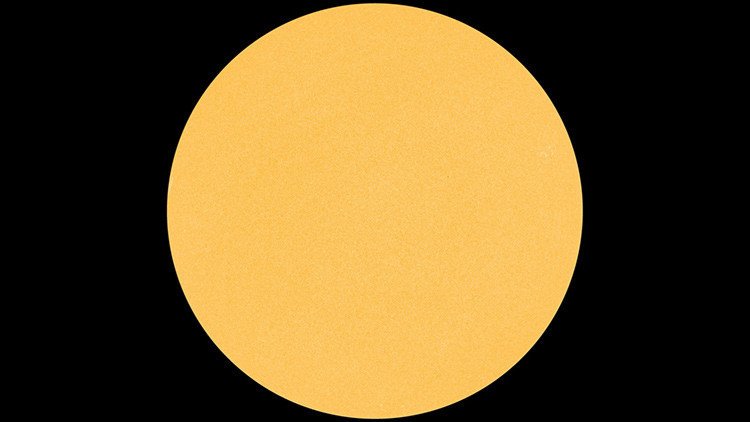 Algo raro pasa con nuestro Sol: todas las manchas desaparecieron de su superficie 