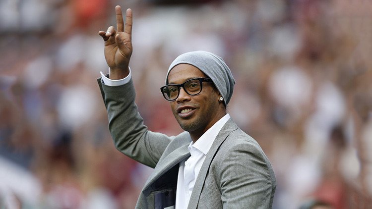 Ronaldinho inaugura un parque temático de la Copa Confederaciones de Rusia 2017