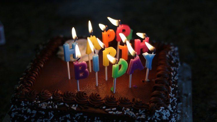 Un hombre muere después de que ninguno de sus amigos acuda a su fiesta de cumpleaños