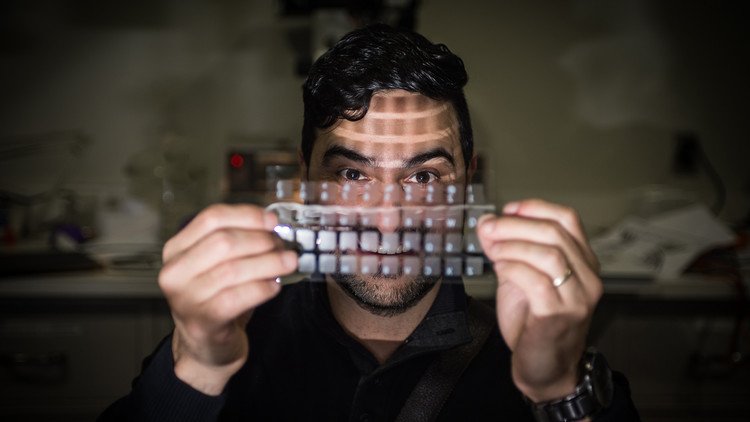 ¿Un altavoz de bolsillo? Crean un nuevo material tan fino como el papel que 'habla'