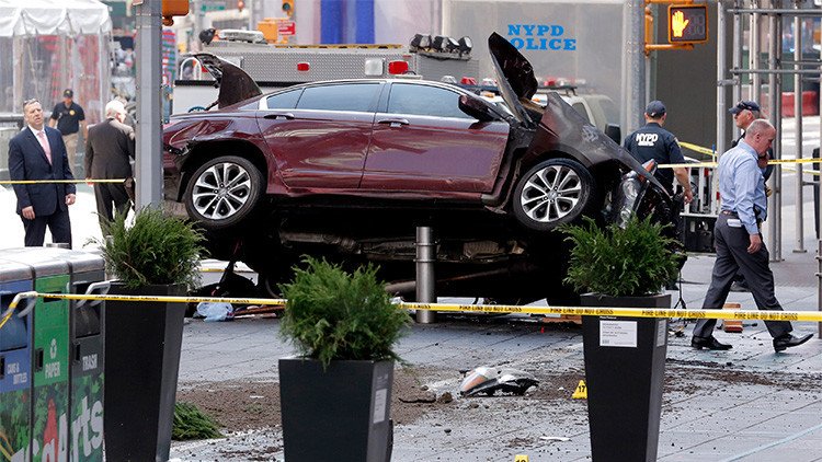 FUERTES IMÁGENES: El momento exacto del atropello de una multitud en la plaza de Times Square