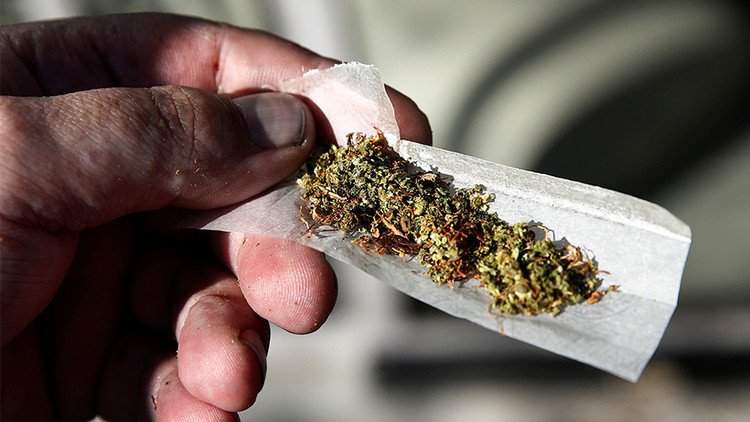 Consume 'la droga de los muertos vivientes' y se corta la nariz