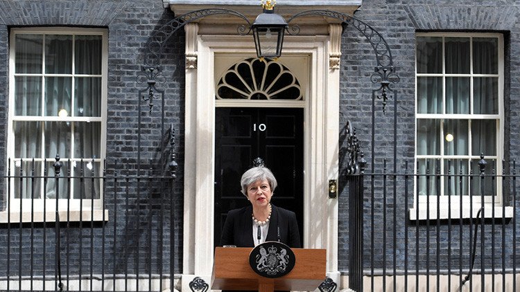 May: "La Policía sabe quién perpetró el atentado de Mánchester"