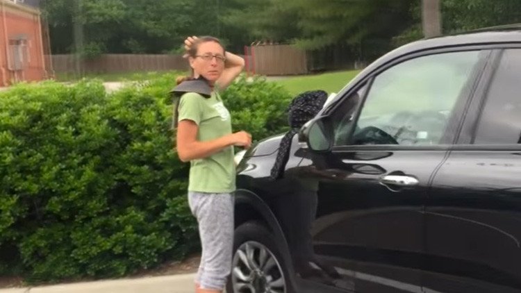 "Van a acabar matándote": Pillan a una falsa mendiga con las manos en la masa en EE.UU. (VIDEO)