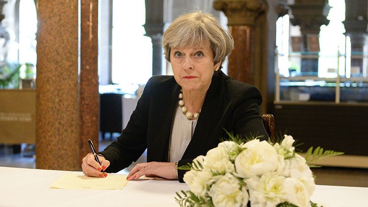 May eleva a "crítico" el nivel de amenaza terrorista y alerta de que un nuevo ataque es "inminente"