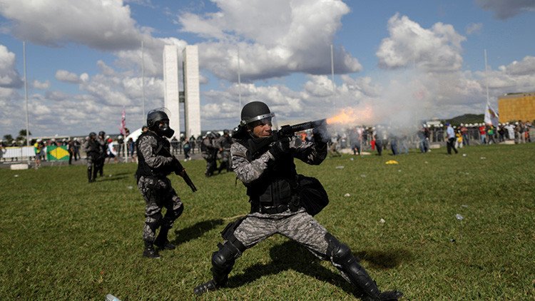 Temer da marcha atrás y retira al Ejército de Brasilia