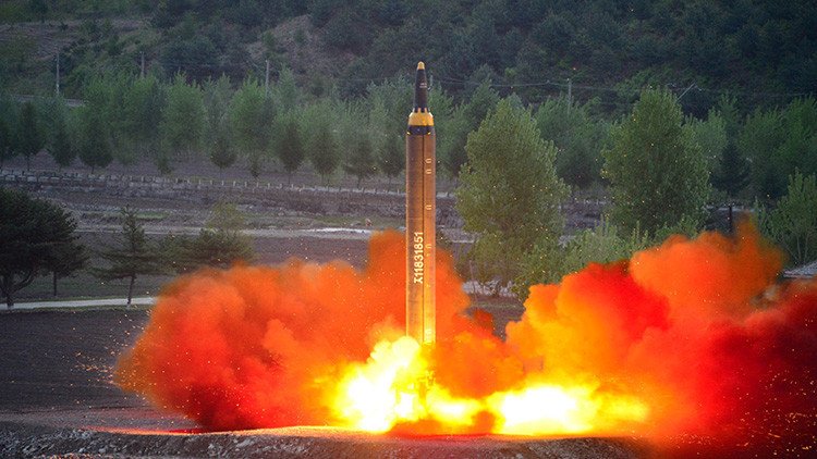 EE.UU. programa una interceptación de prueba de un misil balístico de tipo norcoreano