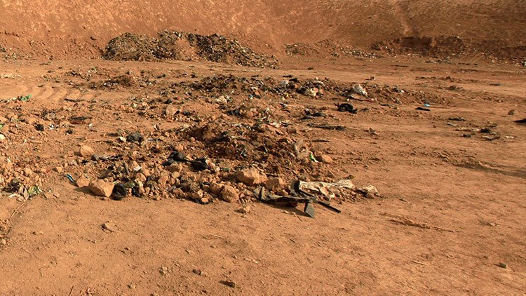 Hallan en Siria una gran fosa común con cientos de víctimas decapitadas por el EI