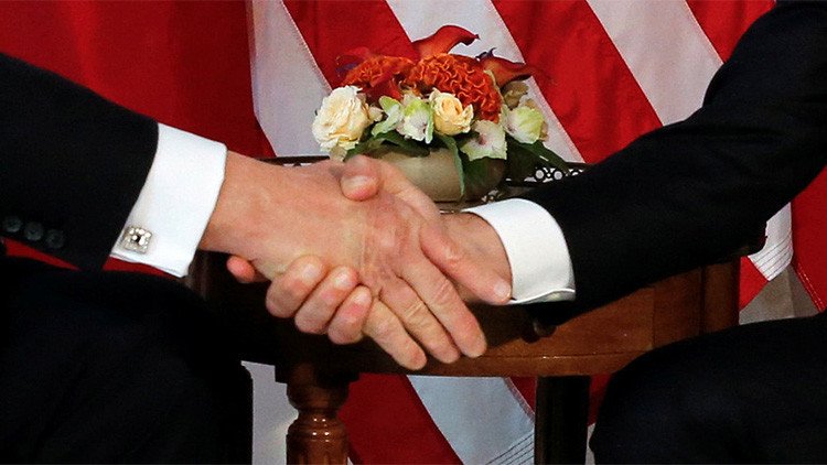 Emmanuel Macron: "Mi apretón de manos con Donald Trump no fue inocente" (VIDEO)