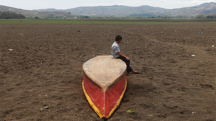 "Los niños mueren de hambre": La terrible realidad de una laguna guatemalteca afectada por El Niño