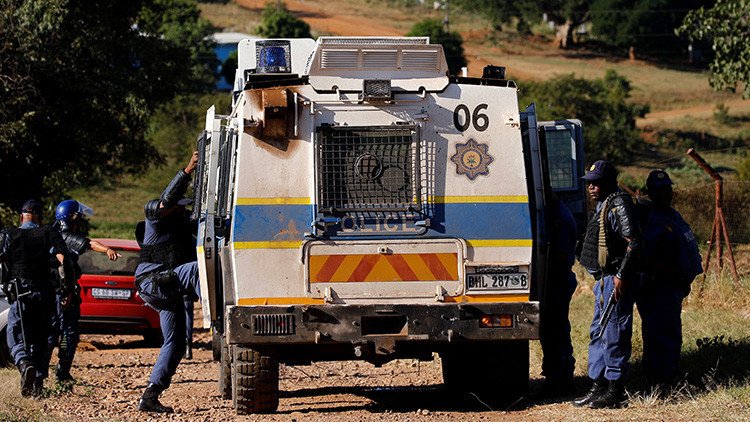Tres mujeres raptan a un hombre en Sudáfrica, lo violan durante tres días y lo abandonan semidesnudo