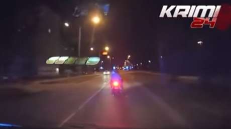 La policía se pasó de frenada: Circulan a más de 200 km/h y reciben un cruel escarmiento