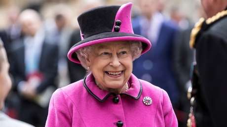 Internet se inunda de memes sobre la "reunión de emergencia" en el Palacio de Buckingham