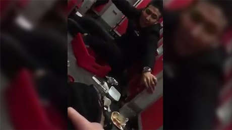 FUERTES IMÁGENES: Al menos 5 heridos por fuerte turbulencia en un vuelo de Air Asia 