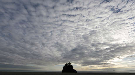 Una pareja viaja a París para un fin de semana romántico y la Policía detona su vehículo