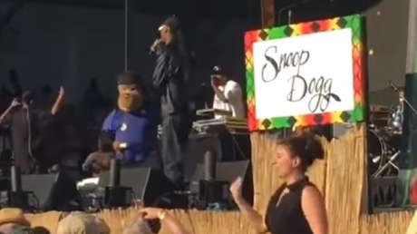 La actuación de Snoop Dogg, eclipsada por una intérprete de lengua de signos
