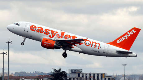 La aerolínea EasyJet revela los códigos secretos que utilizan los asistentes de vuelo (video)