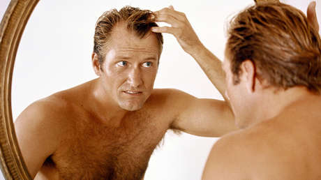 Descubren el mecanismo detrás de la calvicie y las canas