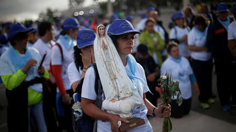El papa Francisco visita Portugal para conmemorar el centenario la aparición de la Virgen de Fátima
