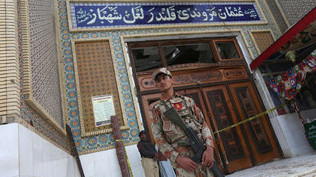 Pakistán: Al menos 25 muertos por al estallar una bomba dirigida al vicepresidente del Senado