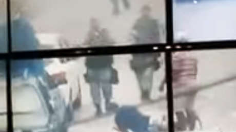 Un hombre que escapaba de la Policía es neutralizado por un 'viandante' inesperado en Brasil (video)