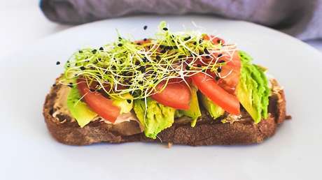 Un millonario, a los 'millennials': Si queréis una casa, dejad de gastar en tostadas de aguacate