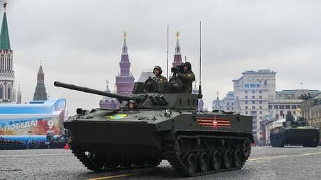¿Caen tanques del cielo? Diario británico sugiere que Rusia prepara la III Guerra Mundial
