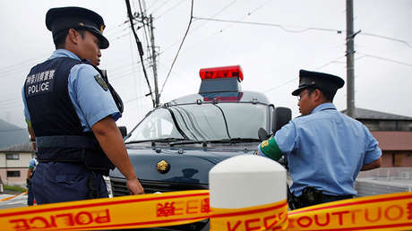 Un hombre ataca a transeúntes con un cuchillo y un bate en una ciudad japonesa