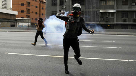 "El apoyo discursivo a los desestabilizadores venezolanos legitima a los golpistas"