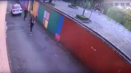 FUERTE VIDEO: Cámaras de seguridad en México captan a un taxista atacando a una menor