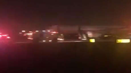 EE.UU.: Evacuan a los pasajeros de un Boeing 757 tras un incendio en el motor (VIDEO)